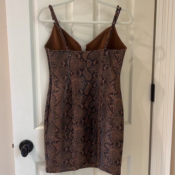 ASTR COME SLITHER BODYCON MINI DRESS, Brown, size Medium - Picture 7 of 7